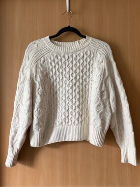 Universal Thread Cream Cable-Knit Crewneck Sweater